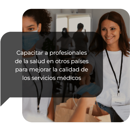 Profesionales de la salud en una sesión de capacitación internacional para mejorar la calidad de los servicios médicos.